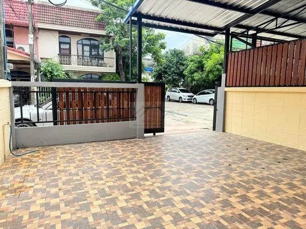ให้เช่าบ้านเดี่ยว 2 ชั้น 76 ตร.ว. หมู่บ้านสินพัฒนาธานี ถนนประชานิเวศน์ 1 ใกล้ตลาดบองมาร์เช่