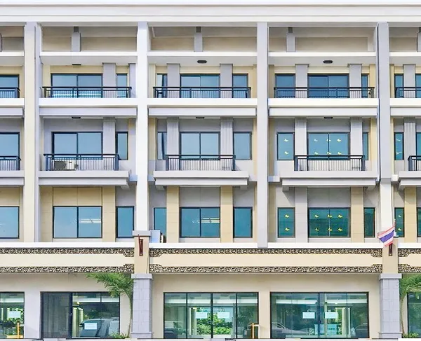 หทัยราษฏร์ ให้เช่าอาคารพาณิชย์ 4ชั้น ทำเลถนนใหญ่ รามอินทรา 105-111 พระยาสุเรนทร์ MRTนพรัตน์ 2.4 กม. ใกล้รถไฟฟ้าสายสีชมพู