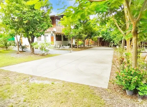 . จอดรถ 15–20คันMRTภาษีเจริญ 700ม ให้เช่าบ้านไม้ไทย ติดคลองบางจาก เพชรเกษม48-58 เข้าซอย400ม 250 ตารางวา 1,000 ตร.ม.