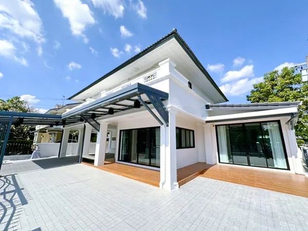 รถไฟฟ้ามีนพัฒนา 2.8 กม.รามคำแหง160-166 RIS Inter Sch.2.1กม. ให้เช่าคฤหาสน์ ลาดกระบัง 90ตร.วา 4นอน 4น้ำ สนามบินสุวรรณภูมิ