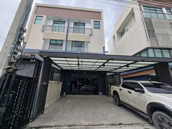 ให้เช่าโฮมออฟฟิศ 3.5 ชั้น 172 ตรม. DISTRICT ดิสทริค เอกมัย-รามอินทรา (รามอินทรา 40) ย่านเลียบด่วน Modern Luxury Style พร