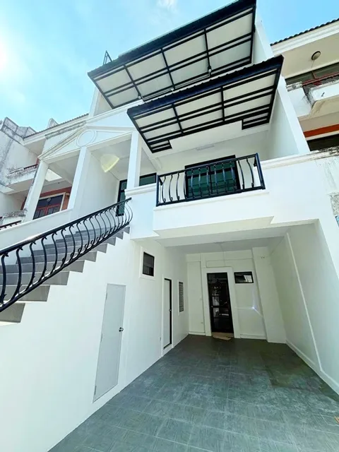 ไบเทค บางนา 900 ม. BTSบางนา 1.2กม. 7นอน ทาวน์โฮม 4 ชั้น 20 ตร.ว 288 ตร.ม ทำเลใจกลางบางนา ติดไบเทค