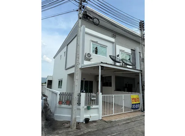 ให้เช่า และขาย ทาวน์โฮม 22.8 ตารางวา หลังมุม 2 ห้องนอน 2 ห้องน้ำ หมู่บ้านบางแสนฮิลล์ ถนนข้าวหลามตัดใหม่ ใกล้มอเตอร์เวย์ ใกล้ครัวป้าบุญคาเฟ่ 7 ใกล้โรงเรียนสารสาสน์วิเทศบูรพา