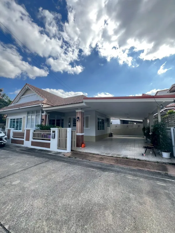 ขายด่วน! บ้านเดี่ยวใกล้บึงแก่นนคร ขอนแก่น????
???? ราคาเพียง 3.39 ล้านบาท

???? บ้านเดี่ยวทำเลดี บรรยากาศสงบ เดินทางสะดวก
เนื้อที่ 66 ตารางวา

✨ รายละเอียดบ้าน
- 3 ห้องนอน 2 ห้องน้ำ
- พื้นที่ใช้สอยลงตัว เหม