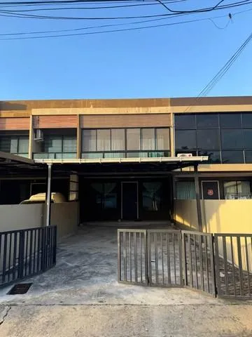 ให้เช่าทาวน์เฮ้า 2 ชั้น หมู่บ้านเออร์บาโน ซอยรามคำแหง 94 อยู่ตรงข้ามสวน หน้าบ้านไม่ติดใคร