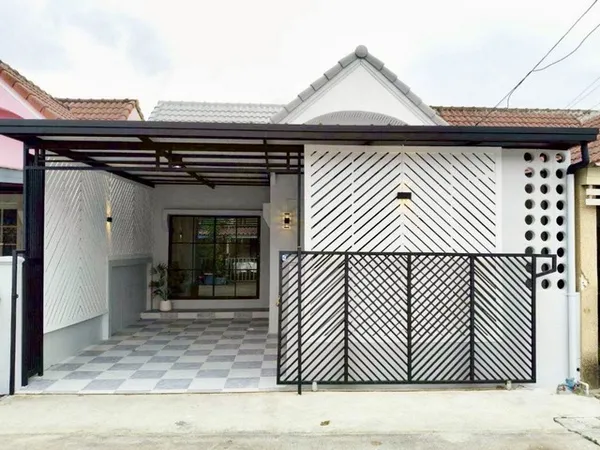 ขายบ้านชั้นเดียว หมู่บ้านนันทวัน5 เลียบวารี11 หนองจอก 26.8 ตรว 3 นอน 2 น้ำ บ้านพร้อมอยู่ แถมเฟอร์ ใกล้ตลา บิ๊กซี ฟรีโอน