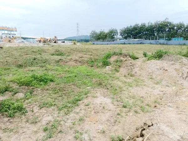 WHA 3.1 ชลบุรี 900 ม. ใกล้นิคมอุตสาหกรรม อบต.หนองเสือช้าง 1.7 กม. ให้เช่าที่ดินถมแล้ว 3 ไร่ 47ตร.ว. หลังติดลำห้วยมีน้ำตล