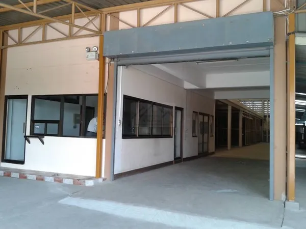 ให้เช่าโกดังพร้อมออฟฟิศ 1184 ตรม. ซอยลาซาล 54 ถนนสุขุมวิท 105 ใกล้ MRT สถานีศรีลาซาล เพียง 750 เมตร รถเทรลเลอร์เข้าได้ น