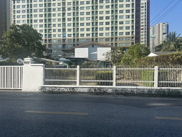 ให้เช่าบ้านพร้อมโกดัง 200 ตรว. พหลโยธิน30 ตรงข้ามเมเจอร์รัชโยธิน ปากซอยเป็น BTS รัชโยธิน เหมาะทำออฟฟิศ คาเฟ่ ร้านอาหาร ค