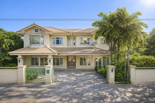 4นอน 5น้ำ ฟิวเจอร์พาร์ค รังสิต 3กม. ให้เช่าบ้านเดี่ยว 2 ชั้น ภัสสร ติดถนนใหญ่ รังสิต-นครนายก ธัญญะคลอง3 85ตรว. 275ตรม. ล