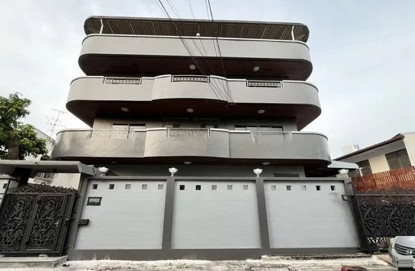 ให้เช่าโฮมออฟฟิศ 4 ชั้น 94 ตร.ว. ตึก Stand alone ซอยรัชดาภิเษก 3 ใกล้ MRT ศูนย์วัฒนธรรม