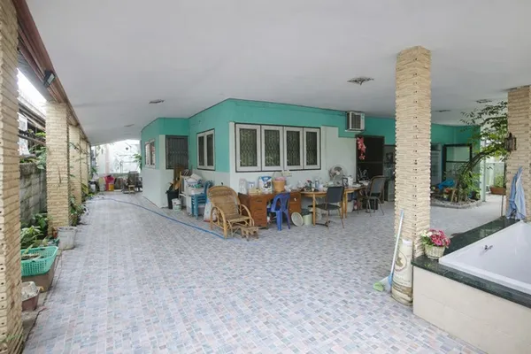 MRT รามอินทรา กม.8 2.6 กม.ให้เช่าบ้านเดี่ยวชั้นครึ่ง 55 ตร.ว. 220 ตร.ม.สวนสยาม รร.บดินทรเดชา 2 1.9 กม.เฟอร์ฯ เครื่องใช้ไ