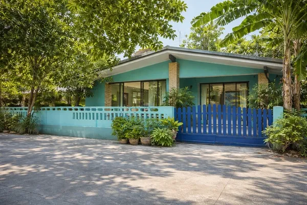 สวนสยาม รร.บดินทรเดชา 2 1.9 กม. ให้เช่าบ้านเดี่ยวชั้นครึ่ง 55 ตร.ว. 220 ตร.ม. MRTรามอินทรา กม.8 2.6 กม. เฟอร์ฯ เครื่องใช