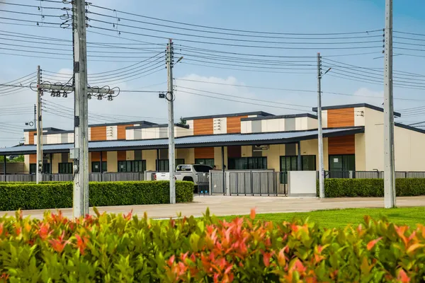 สราญเพลสวิลล์ นิคมพัฒนา ระยอง มีให้เลือกทั้งแบบ ทาวน์โฮม และ บ้านแฝด 2 ห้องนอน 2 ห้องน้ำ ใกล้นิคม WHA ระยอง