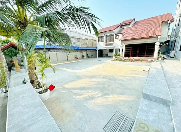 อ่อนนุช13-19 BTSอ่อนนุช 1.8กม.ให้เช่าบ้านเดี่ยว 2 ชั้น ใหม่ 300 ตร.ม.100 ตร.วา. ฟังก์ชันครบ 4 นอน 4 น้ำ เฟอร์ฯพร้อมอยู่