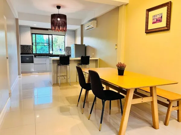 ให้เช่าบ้านเดี่ยว2ชั้น ตกแต่งสวย เฟอร์นิเจอร์ครบ หมู่บ้านมณียา ถนนเลียบทางด่วนรามอินทรา มี3นอน3น้ำ ราคาเช่า42,000บาท/เดื