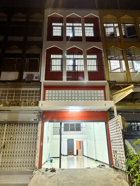 เดอะมอลล์ บางกะปิ นิด้า ซอยเสรีไทย 44-52 สวนสยาม MRTรามอินทรา กม.8 2.9กม. อาคาร 3.5 ชั้น 3 นอน 3 น้ำ 20 ตร.วา. 260 ตร.ม.