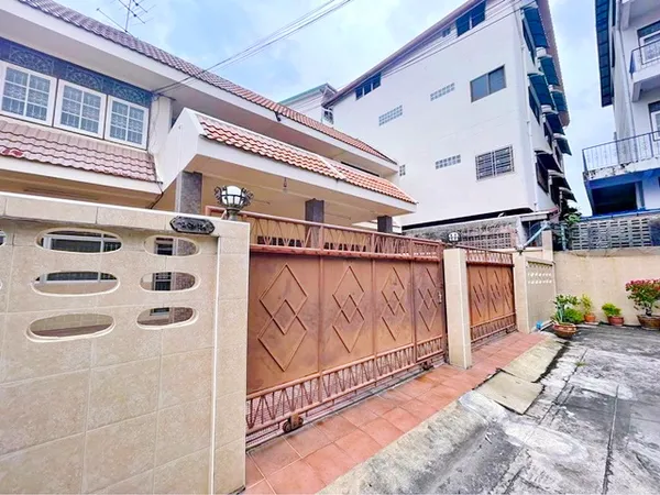 MRTท่าพระ 499มใกล้เดอะมอลล์ 6นอน 4น้ำ 2แอร์ เฟอร์ครบ จรัญ1-5 ให้เช่าบ้าน 2ชั้น ม.สยาม