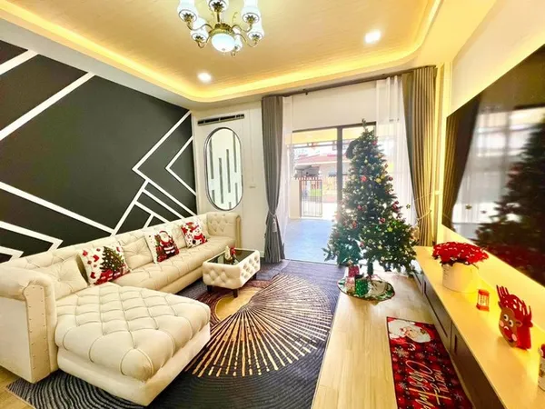 ขายบ้าน หมู่บ้าน เพชรไพลิน พระยาสุเรนทร์ 35 รีโนเวทใหม่หมด แค่หิ้วกระเป๋ามาเท่านั้น