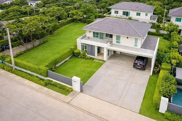 ให้เช่าคฤหาสน์มุมใหญ่สุดหรู 2 ชั้น ใหม่ จัดเต็มเฟอร์ฯ คชฟฟ 155ตร.วา. 5นอน มัณฑนา เมกา บางนา 1.8 กม.335ตร.ม. ลด30% ติดถนน