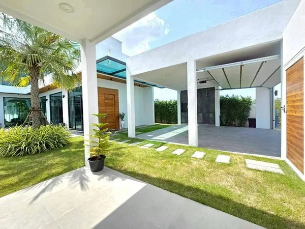 ขายพูลวิลล่าหรู โมเดิลลักซูรี่ 2 ชั้น สไตล์โมเดิร์น พร้อมสิ่งอำนวยความสะดวกครบครัน พัทยา ห้วยใหญ่ ชลบุรี