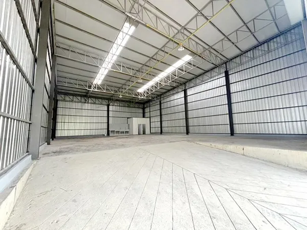 หลังคาสูงโปร่ง โกดังศรีสมาน 365ตรม. 2น้ำ มีพื้นที่จอดรถ มี7-11 ขาย-เช่าโกดังมินิแฟคตอรี่สร้างใหม่ 105ตรว. ดอนเมือง ไฟฟ้า