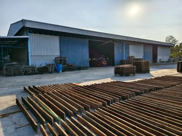 ขายโกดังโรงงานบ่อทองชลบุรี ขายที่ดินพร้อมสิ่งปลูกสร้างบ่อทอง บนเนื้อที่ 4-2-73 ไร่ พื้นที่สีเหลืองอ่อนเขต EEC