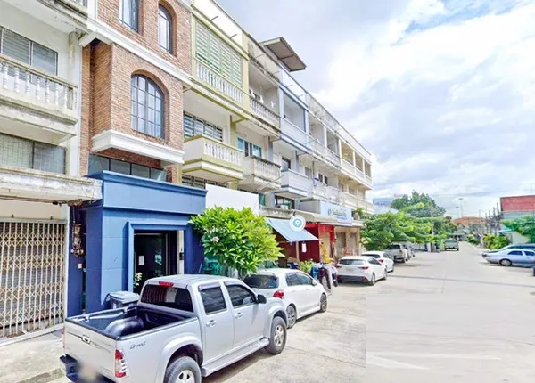 ติดโรงเบียร์เยอรมันตะวันแดง 3-4นอน 4น้ำ ให้เช่าอาคารพาณิชย์ 3.5 ชั้นปั้ม น้ำมันปตท. เลียบด่วนเอกมัย รามอินทรา 28-38