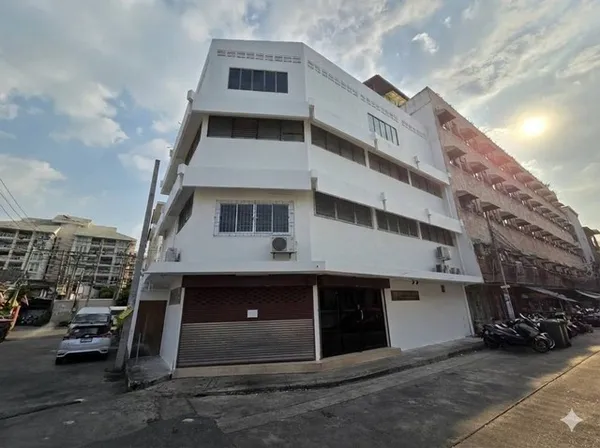 ให้เช่า ตึกแถว 4 คูหา 500 ตรม. นราธิวาส 14 จอดรถได้หลายคัน จากBTS ช่องนนทรีเพียง 1.8 กม.