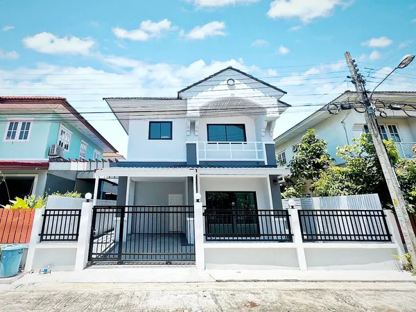 ขายถูกมาก!! บ้านแฝด 2 ชั้น รีโนเวทใหม่ทั้งหลัง ม.บุรีรมย์ วงแหวน-ปิ่นเกล้า ใกล้โลตัสบางใหญ่ รถไฟฟ้า 
เซ็นทรัลเวสต์เกต