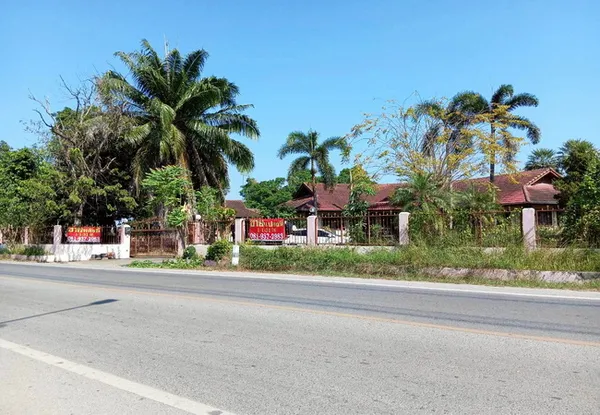 ขายบ้าน ติดแม่น้ำแม่กลอง ถนนรบ.4038 ตำบลบางโตนด อำเภอโพธาราม ราชบุรี