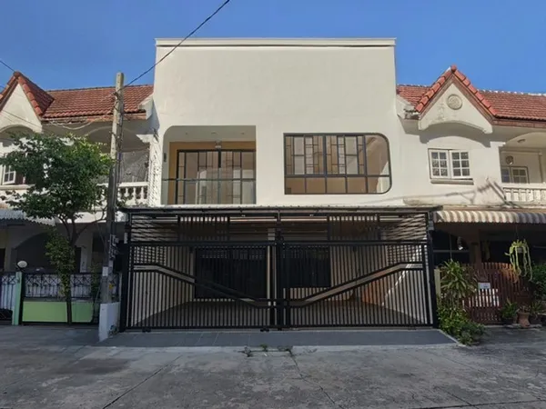 ขายทาวน์เฮ้าส์ 2 ชั้น รีโนเวทใหม่ หมู่บ้านประชากรไทย ลาดพร้าว 93 ขนาด 25 ตร.ว. 4 นอน 2 น้ำ ใกล้รถไฟฟ้าสายสีเหลือง