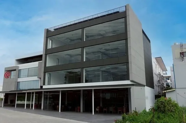 ให้เช่าสำนักงาน 4 ชั้น 872.68 ตร.ม. แบ่งเช่าเป็นชั้นได้ มีลิฟต์ ระบบปรับอากาศ (สร้างใหม่)