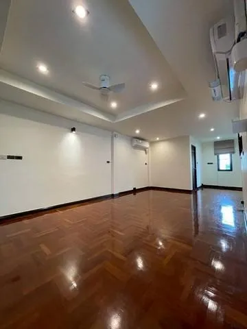 ให้เช่าทาวโฮม 5 ชั้น 20 ตร.ว. หมู่บ้านลานทอง สาทร ซอยพิชัย 1 ใกล้เทอมินอล 21