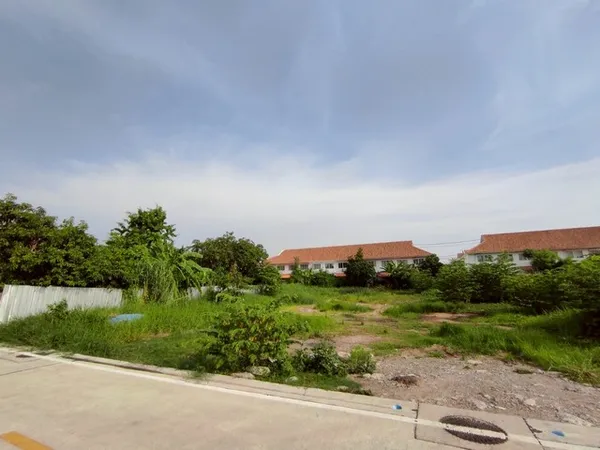 Sale พื้นที่ดิน ที่ดินเปล่า 1 ไร่ ใกล้สนามบินสุวรรณภุมิ เมก้าบางนา 10000000 บาท. area 400 ตาราง-วา ไม่ไกลจาก สนามบินสุวร