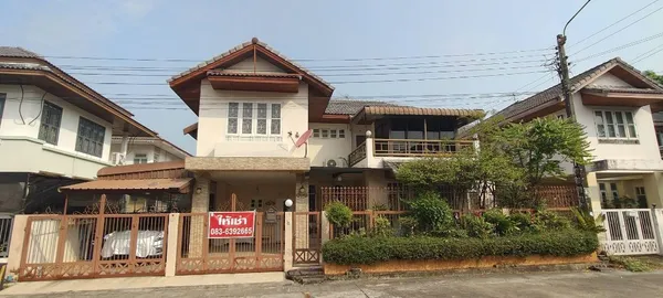 ให้เช่าบ้านเดี่ยว 2 ชั้น หมู่บ้านวรารักษ์ ทำเลดีใกล้ห้างแฟชั่นไอส์แลนด์ จังหวัดกรุงเทพมหานคร
