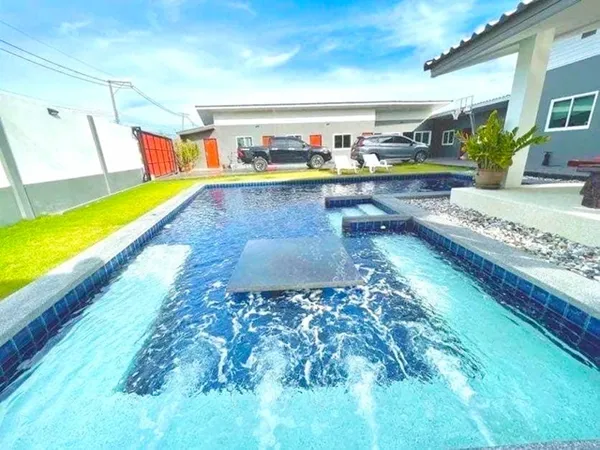 ถ. พรประภานิมิตร คฤหาสน์บ้านเดี่ยว 12นอน 11น้ำ ใกล้อ่างเก็บน้ำมาบประชัน ฟลาวเวอร์แลนด์ พัทยา 800ตรม. Siam Country Club 3