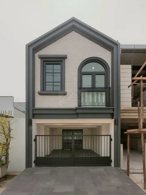 ขายทาวน์เฮ้าส์หรู 2 ชั้นสไตล์ Modern สุขุมวิท71 ปรีดีพนมยงค์ 42 รีโนเวทหใหม่ทั้งหลัง หมู่บ้านเงียบสงบ ใจกลางเมือง