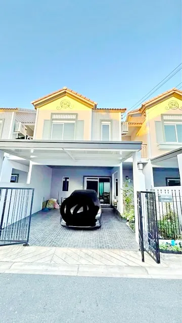 ตลาดนัดจตุจักรชลบุรี 1.4 กม.ให้เช่าบ้านทาวน์โฮม ฟังก์ชัน 3 นอน 3 น้ำ สุขุมวิท บางแสน ใกล้แลนด์มาร์กเมืองชลบุรี