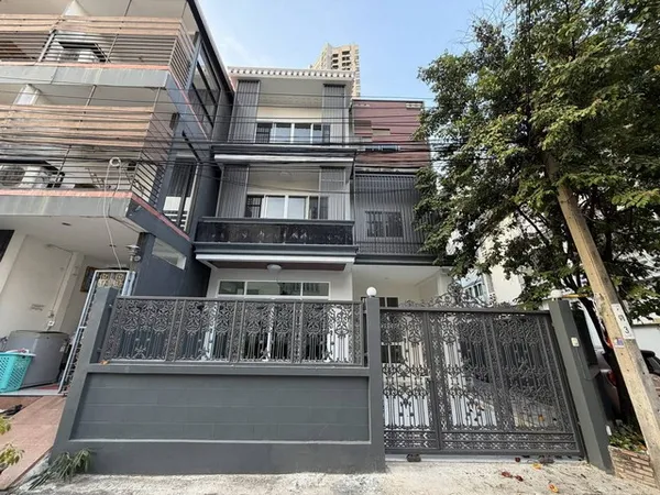 โฮมออฟฟิศ Casa Pacífica Bangkok 5 ห้องนอน 4 ห้องน้ำ 400 ตารางเมตร เพียง100เมตรถึงBTS พระโขนง