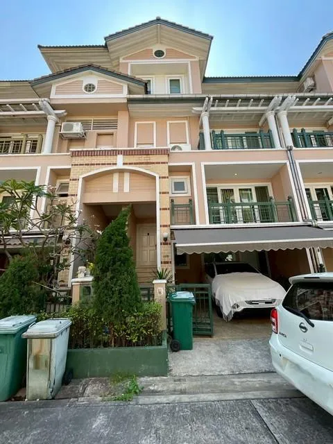 ให้เช่าทาวน์โฮม 4 ชั้น 32 ตร.ว. คริสตัล วิลล์ ซอยประดิษฐ์มนูธรรม 19 อยู่หลังเซ็นทรัลอีสต์วิลล์