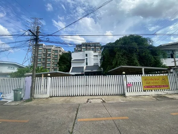 ให้เช่า/เซ้ง/ขาย บ้านทำสำนักงาน-ลาดพร้าว ซ.8 ทำเลทอง ใจกลางเมือง ใกล้ MRT โทร 0906360022