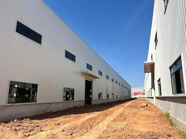 ให้เช่าโรงงานโกดังบ้านบึงชลบุรี มีขนาด 6,000-10,000 ตรม พื้นที่สีเหลือง ทำใบอนุญาตได้ ห่างท่าเรือแหลมฉบัง 50 กม.