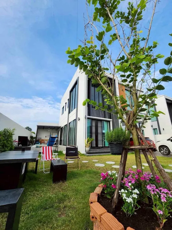 ขายบ้านพูลวิลล่า หลังมุม 4 ห้องนอน 4 ห้องน้ำ ย่านหางดง เชียงใหม่