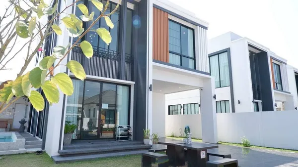 พลาดไม่ได้! ขายบ้านพูลวิลล่า หลังมุม 4 ห้องนอน 4 ห้องน้ำ ย่านหางดง เชียงใหม่