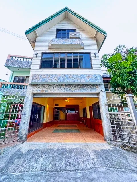 ให้เช่าสองชั้นครึ่ง ฟังก์ชัน 2 นอน 2 น้ำ MRT สุทธิสาร 700 ม.บ้าน พื้นที่ใช้สอย 25 ตร.ว.เหมาะพักอาศัย หรือโฮมออฟฟิศ