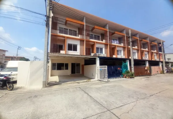 ขายทาวน์เฮ้าส์ หมู่บ้านรัชธานี 10 ซอยคู้บอน 27 ถนนรามอินทรา บางเขน กรุงเทพมหานคร