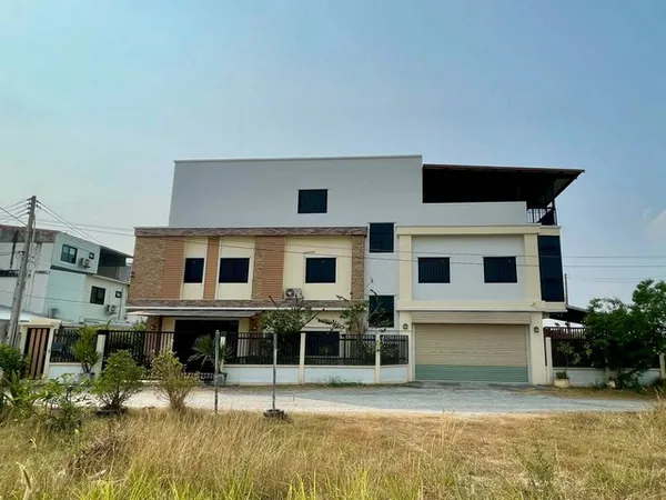 ขายโฮมออฟฟิศ 3 ชั้น (รวมชั้นดาดฟ้า) เนื้อที่ 82 ตารางวา อ.บ้านบึง จ.ชลบุรี