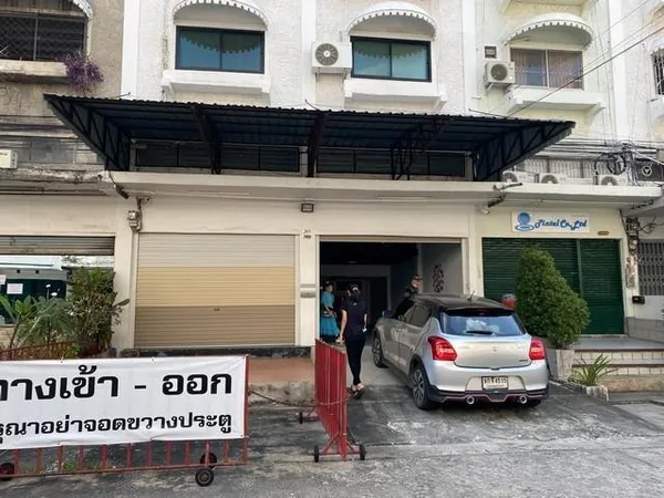 ให้เช่าอาคารพาณิชย์ 2 คูหา 4.5 ชั้น 24 ตร.ว. ซอยลาดพร้าว 128 ใกล้ MRT ลาดพร้าว 101