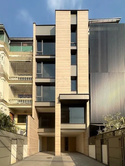 ขายโฮมออฟฟิศ 4.5 ชั้น 536 ตรม. ซอยปรีดี 14 (สุขุมวิท 71) ใกล้เอกมัยทองหล่อ รีโนเวทใหม่